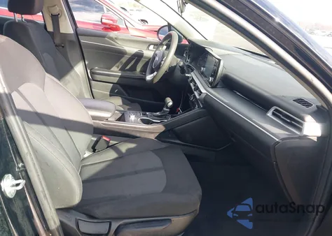 2021 Kia K5 Lxs z USA, uszkodzony, nr VIN 5XXG14J24MG048267